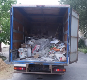 Вывоз мусора Газелью в Петергофе